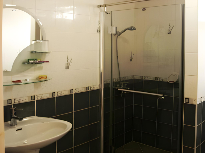 Bathroom, Latika Mansion, Phuket Island