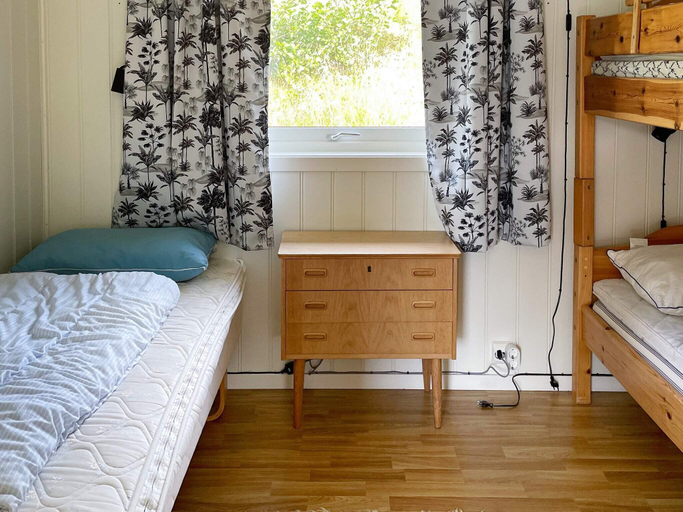 Bedroom 2, person holiday home in averoy, Averøy