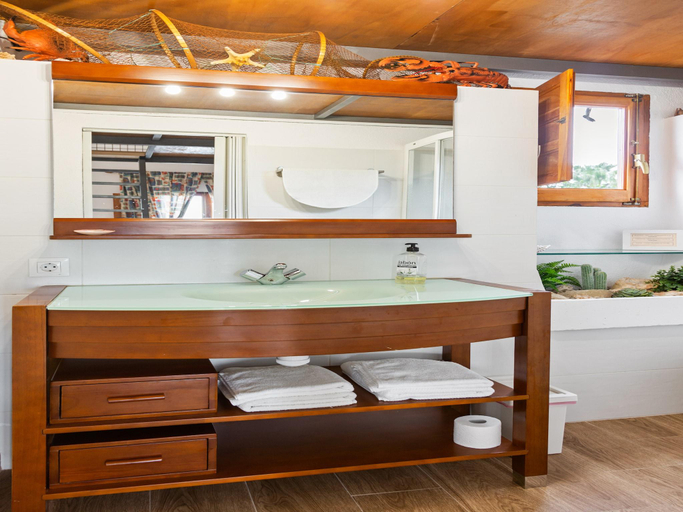 Bathroom 3, Holiday Home in Deltebre near the Beach, Tarragona