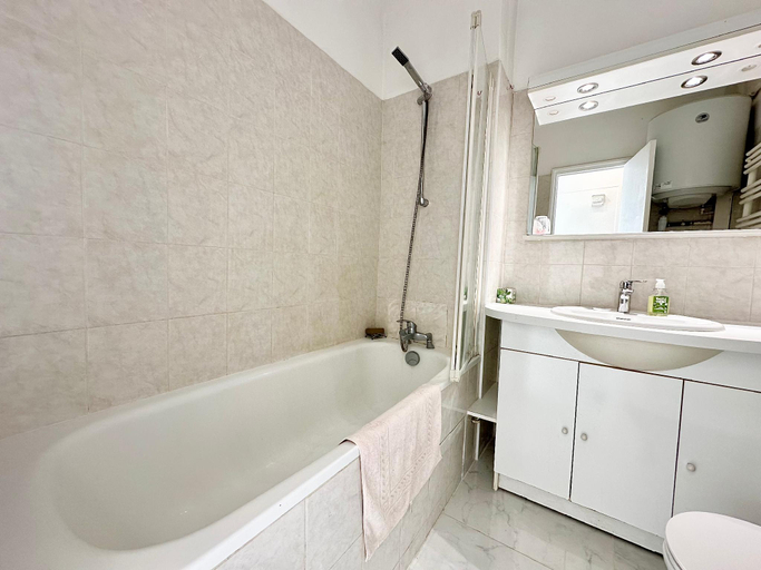 Bathroom 2, Elégant Studio Centre Cannes Palais festivals, Alpes-Maritimes