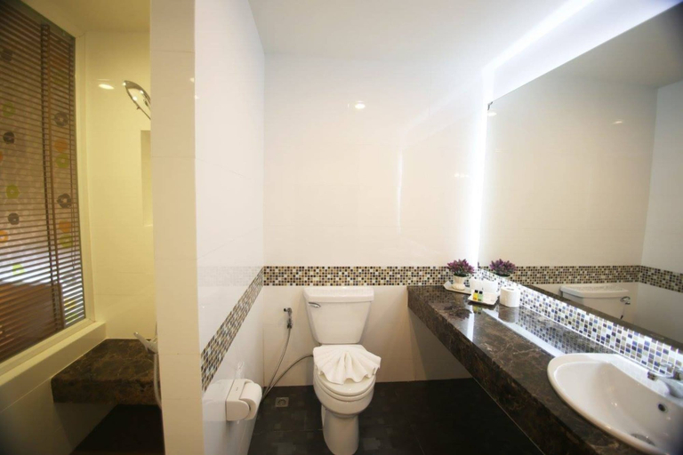 Bathroom 4, Trebel Service Apartment Pattaya, Pattaya