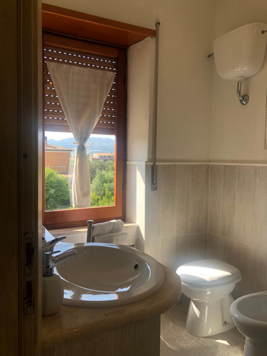 Bathroom 3, Su Poeta, Nuoro