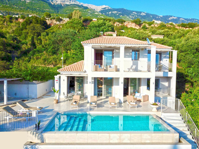 Sport & Beauty 2, Villa Effi Lourdata, Ionian Islands