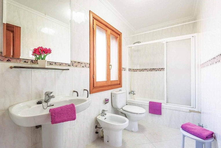 Others 5, Villa Joaquina, Baleares