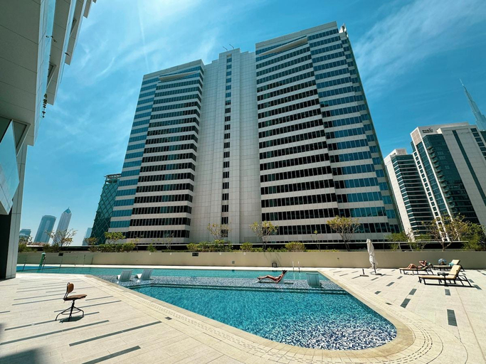 Sport & Beauty 2, 2BR Burj Khalifa view, table game & arcade- 26thFL, Dubai