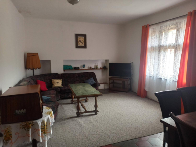 Others 4, Apartman Menany, Beroun