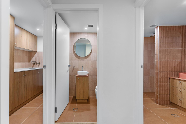Bathroom 5, Viscount on the Beach, Gold Coast