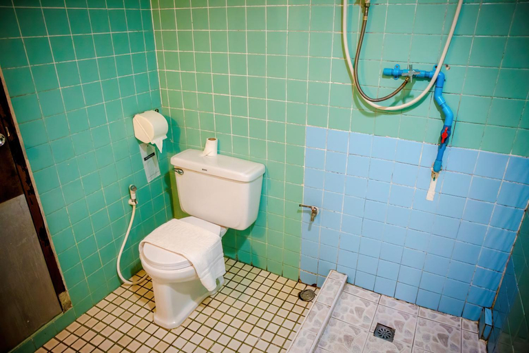 Bathroom 4, Lukmuang 2 Hotel, Muang Phangnga