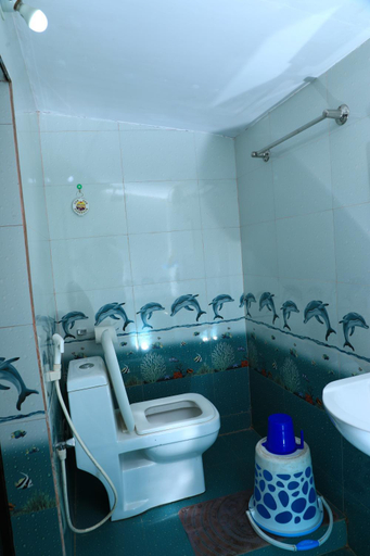 Bathroom 3, Ashtaman's Chayakkadaveedu Villa, Kollam