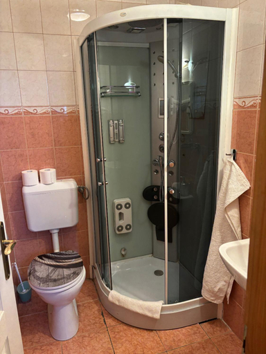 Bathroom 5, Lobarat Panzio, Hévíz/Keszthely