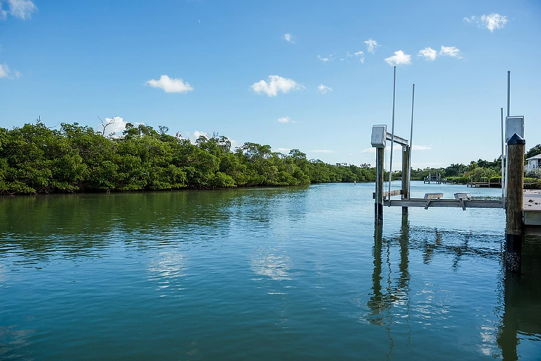 3, Waterfront Pink House with Private Dock & Pool, Lee