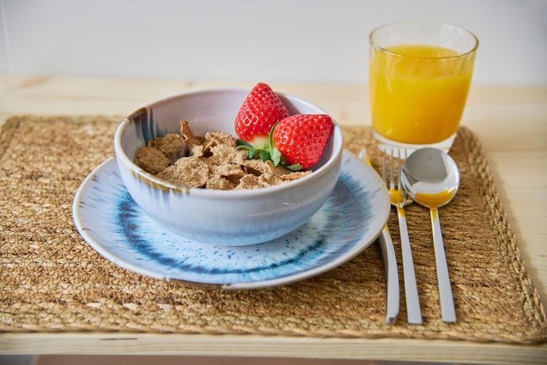 Food & Drinks 4, Renovated Charming Apt With Patio, by TimeCooler, Lisbon