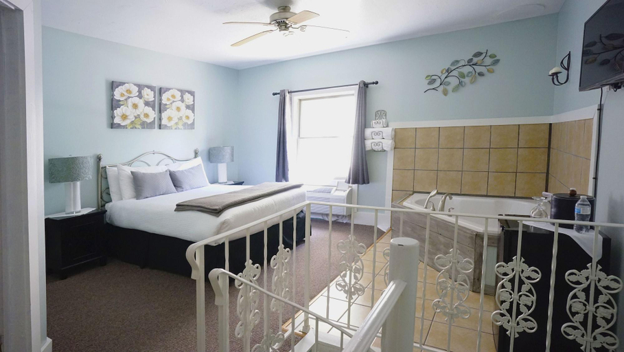 Bedroom 3, Hotel Frankfort & Restaurant, Benzie