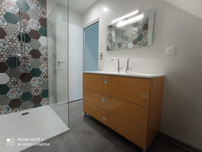 Bathroom, La Perenne, Morbihan