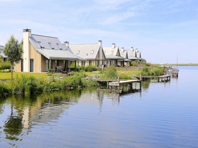 Surrounding environment 4, Modern design lodge with combi microwave, in national park, Tholen