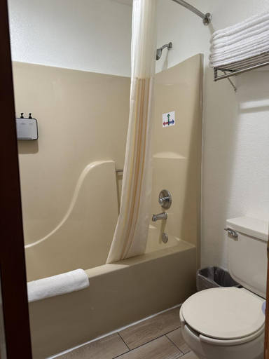 Bathroom 3, Southern Nights Motel, Scott