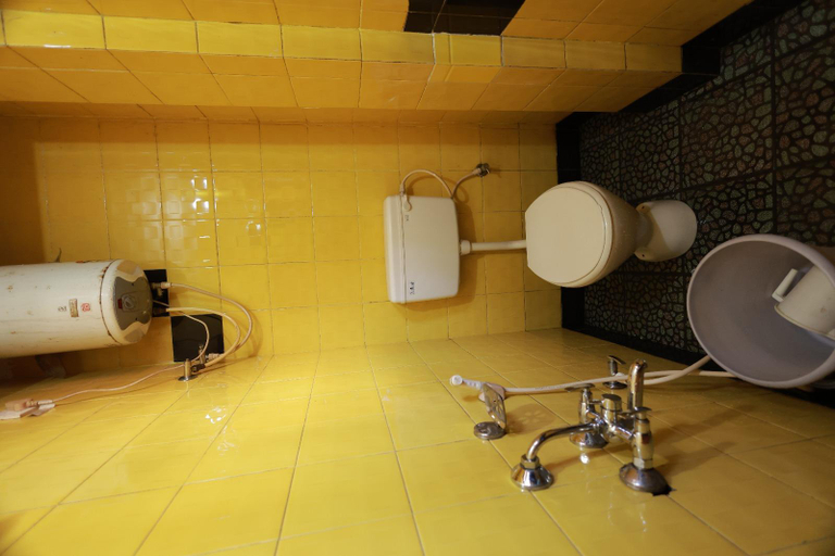 Bathroom 5, Seven Endue Cottages, The Nilgiris