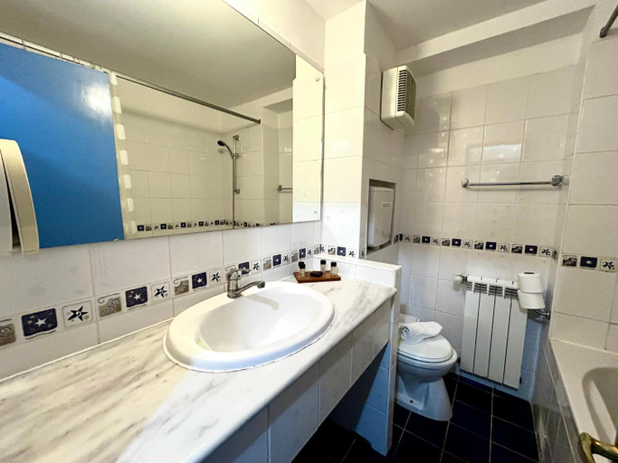 Bathroom 3, Briza Boutique Mamaia, Constanta