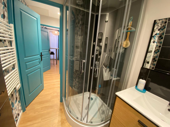 Bathroom 2, Les Apparts de la Tourronde, Hautes-Alpes