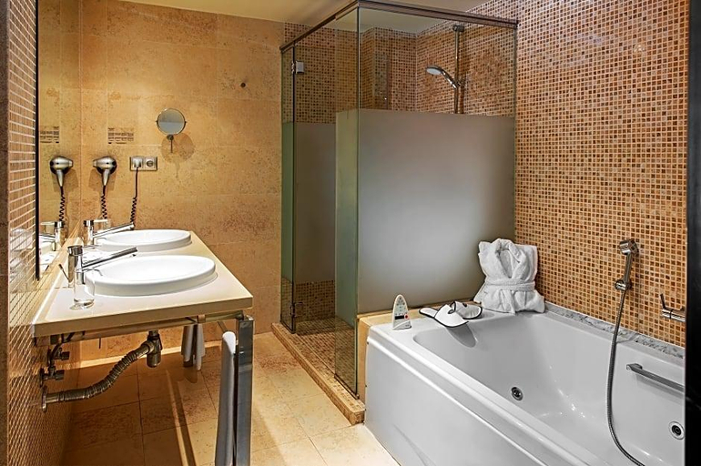 Bathroom 4, Elba Carlota Beach & Convention Resort, Las Palmas