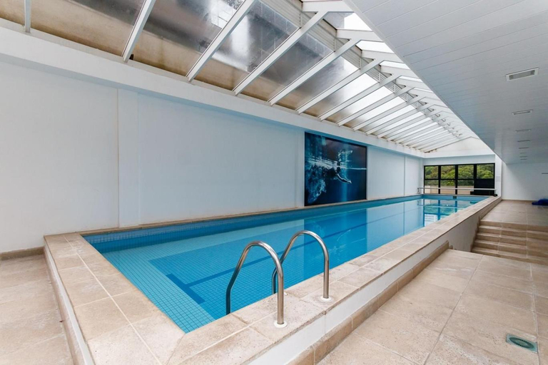 Sport & Beauty 4, Apto em frente ao shopping com piscina aquecida, Curitiba