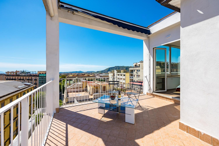 Others 4, Chiave di Fuga by NapoliApartments, Napoli