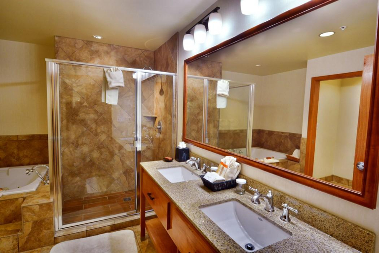 Bathroom 3, Quinault Beach Resort & Casino, Grays Harbor