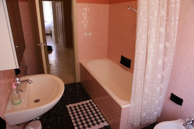 Bathroom 3, Appartamento comodo Ravenna, Ravenna