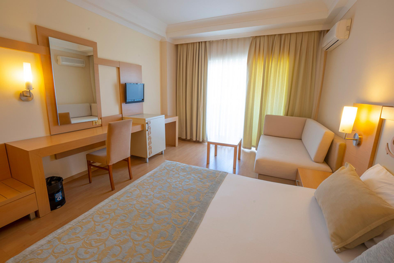 Bedroom 3, Hotel Titan Select Ultra All Inclusive, Alanya