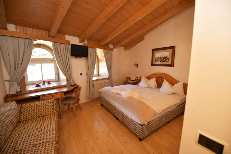 Bedroom 2, Central Hotel, Trento