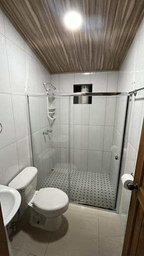Bathroom 3, Isabella Hostel and Pool, Boquete