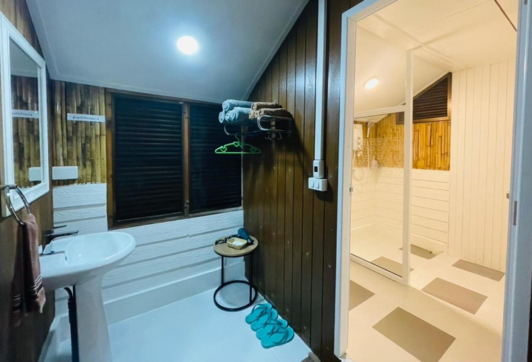 Bathroom 3, BanRimlay Pakpra  Twin bed 6, Khuan Khanun