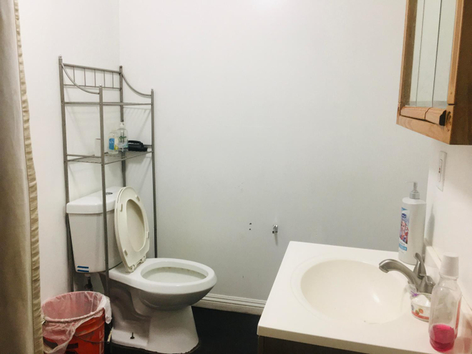Bathroom 4, Sunny Rooms, Los Angeles