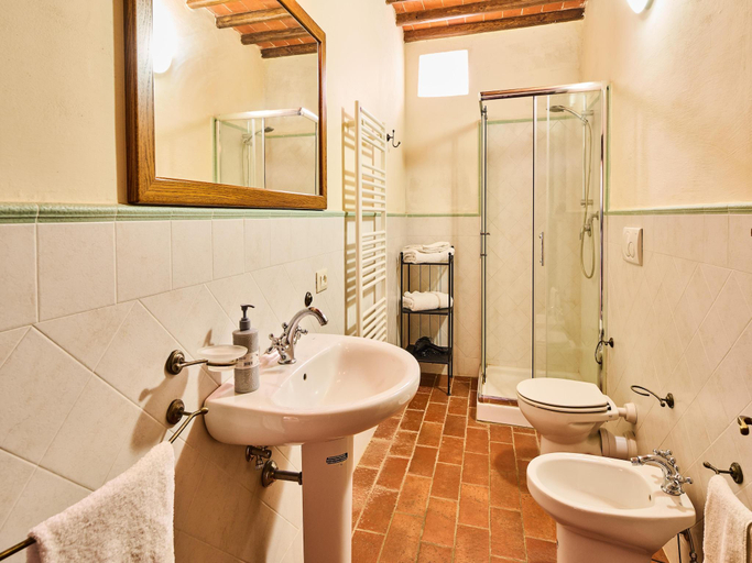 Bathroom 2, Serene Chianti Retreat, Arezzo