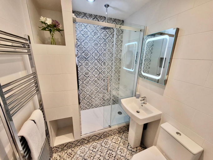 Bathroom 2, Georges Place, York
