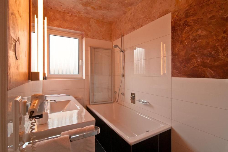 Bathroom 3, Hotel Baren Trossingen, Tuttlingen