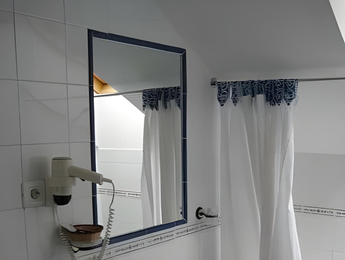 Bathroom 3, Hotel El Repelao, Asturias