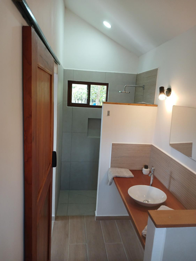 Bathroom, La Pepita de Cambutal, Tonosí