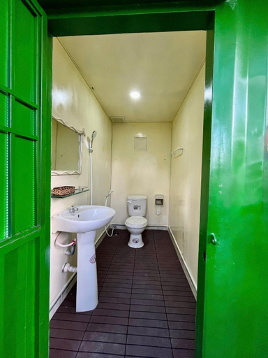 Bathroom 3, Ruby Cafe & Homestay, Cần Giờ