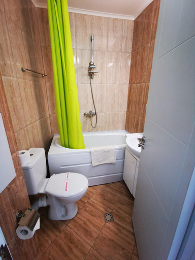 Bathroom 3, Azur Apartments, Sozopol