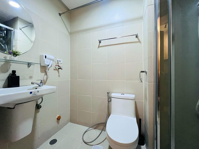Bathroom 4, FAME Residences Condotel by Citispace, Mandaluyong