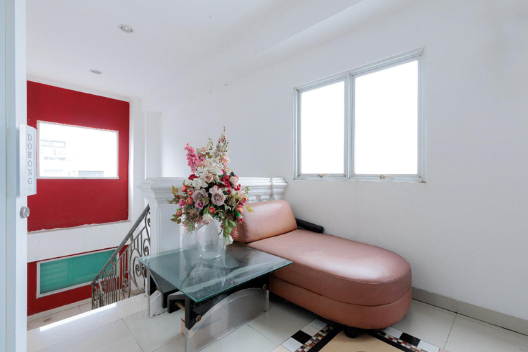 Public Area 2, RedDoorz Plus @ Guntur Raya Setiabudi, Jakarta Selatan