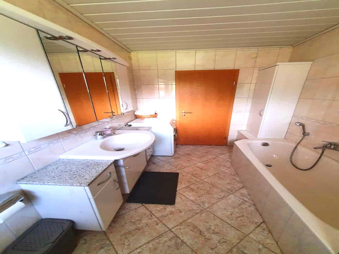 Bathroom 3, Elegante Ferienwohnung im Schwarzwald, Gorwihl, Waldshut