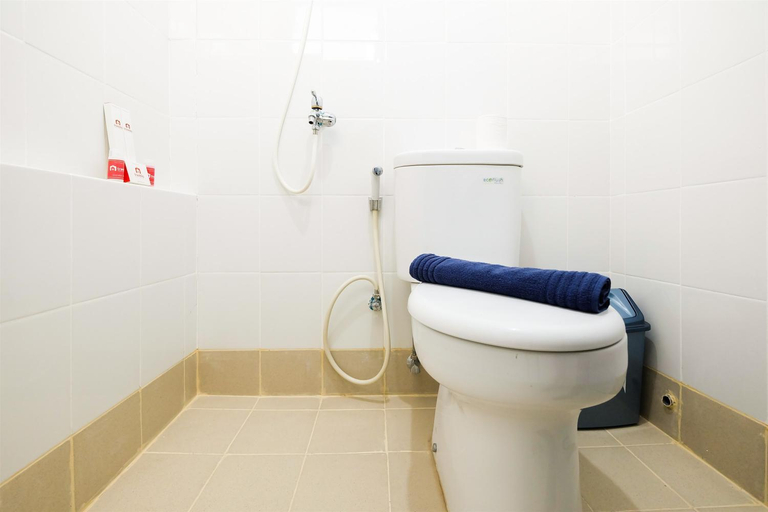 Bathroom 2, Comfortable 2BR at Bassura Apartment By Travelio, East Jakarta