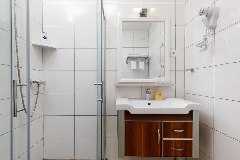 Bathroom 4, Ark Beach Hotel, Split