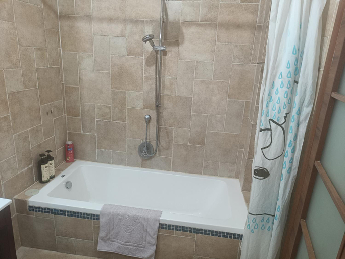 Shower 5, Landscape&Parking&Garden in Ein Kerem Jerusalem