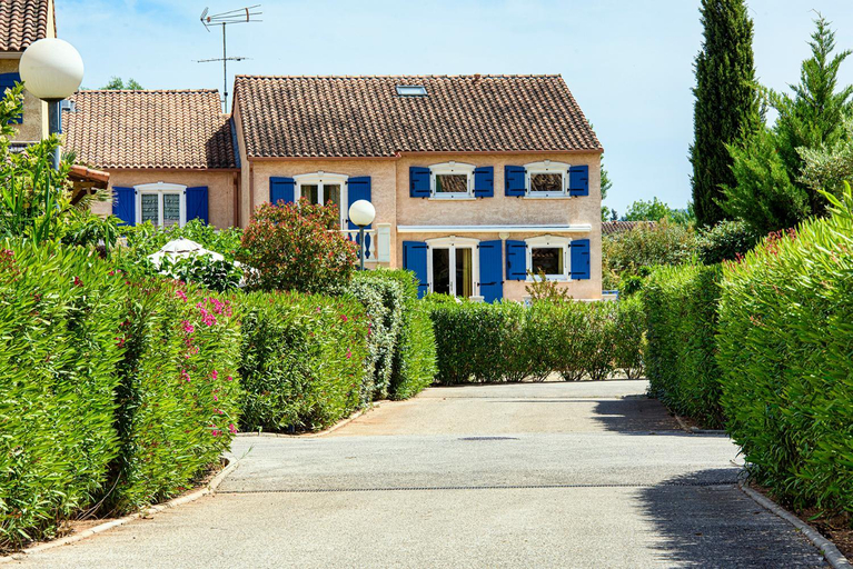 Exterior & Views