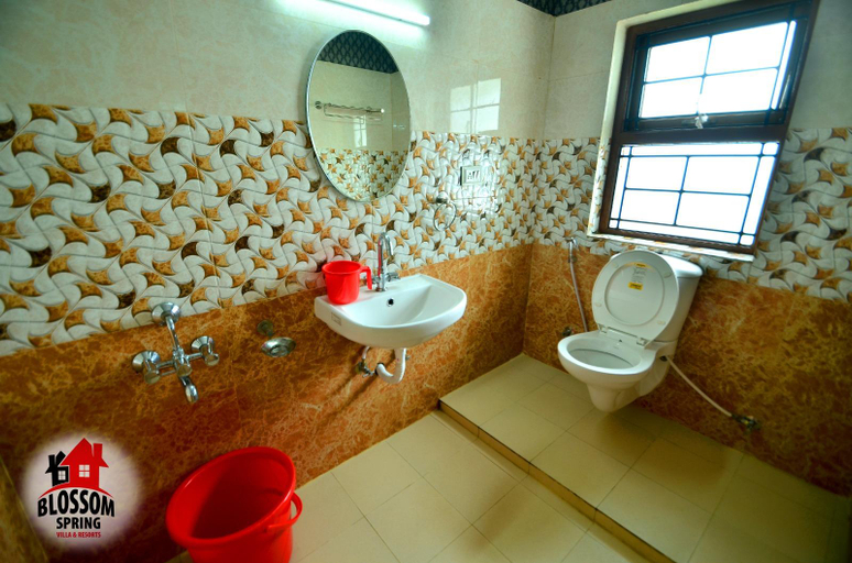 Bathroom, Blossom Springs, The Nilgiris