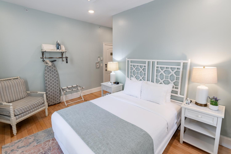 Bedroom 2, The Outlook Inn, Newport