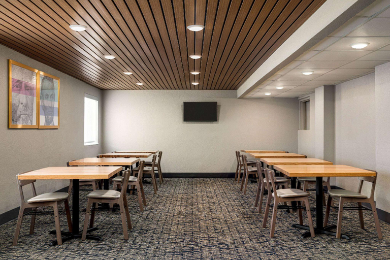 Food & Drinks 5, Americinn By Wyndham Madison Wi, Dane